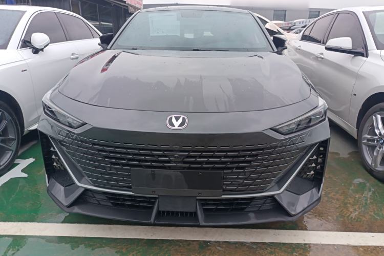 Used Changan UNI-V 2022 1.5T Prestige Version