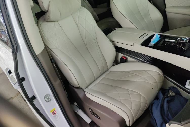 Used Denza D9 2022 DM-i 970 Four-Wheel Drive Flagship Model
