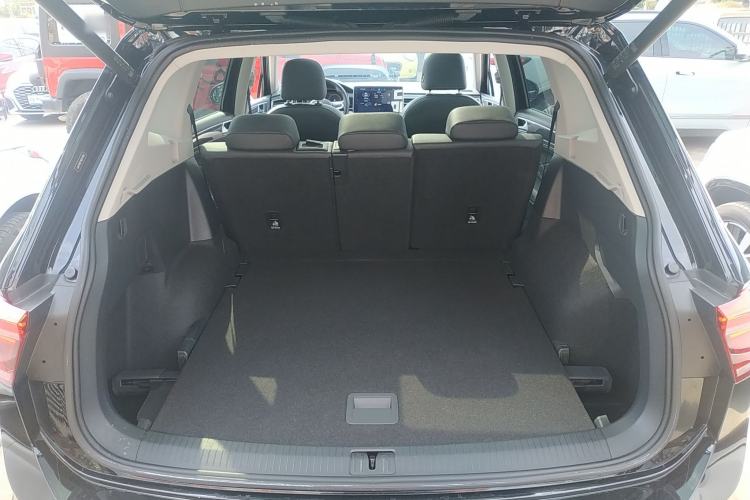 Used Volkswagen Tiguan L 2024 330TSI Automatic Two-Wheel Drive R-Line Enhanced Edition Trunk
