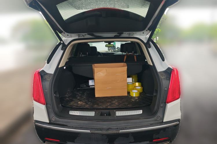 Used Cadillac XT5 2018 25T Luxury Model Trunk