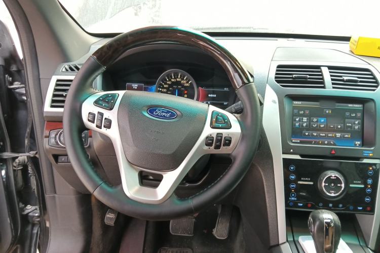 Used Ford Explorer 2013 3.5L Deluxe Model Steering Wheel