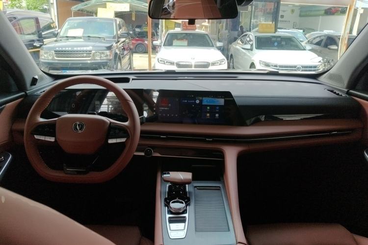 Used CHANGAN CS75 PLUS 2023 3rd Generation 1.5T Automatic Pilot Model Center Console