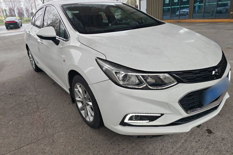 Used Chevrolet Cruze 2018 320 Automatic Pioneer Sunroof Edition Front Right 45 Deg