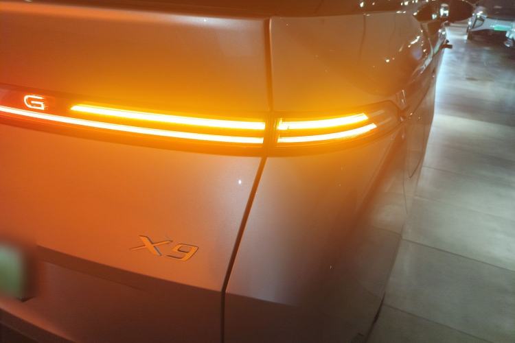 Used XPeng X9 2024 702 Ultra-Long Range Pro Right Rear Taillight