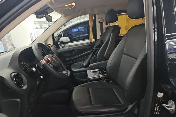 Used Mercedes-Benz Vito 2021 2.0T Elite Version 7 Seats Left Front Seat