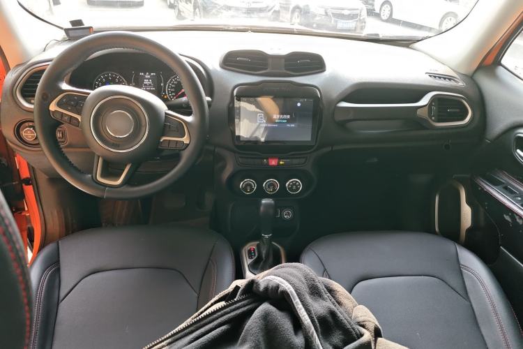 Used Jeep Renegade 2017 180T Automatic High-Energy Version Center Console