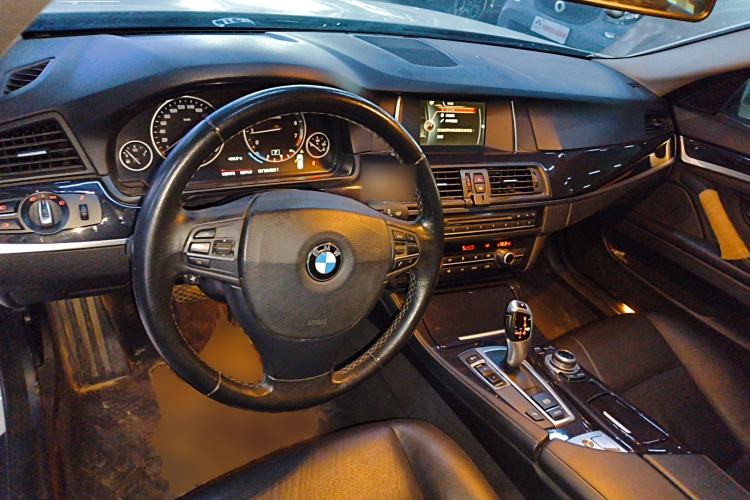 Used BMW 5 Series 2014 520Li Elegant Model

