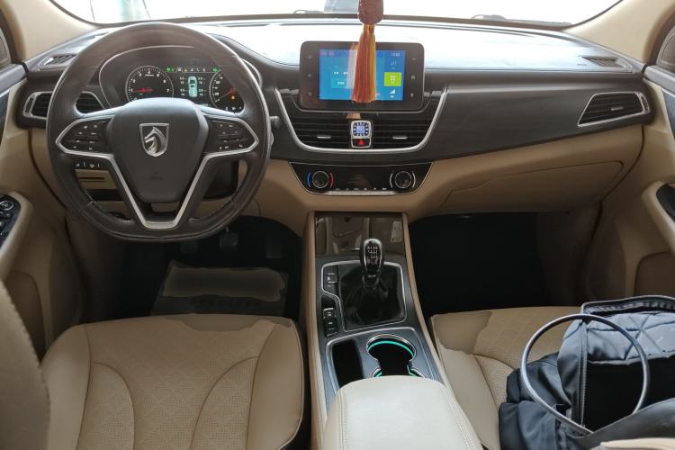 Used Baojun 730 2017 1.5T Manual Prestige Version 7 Seats
