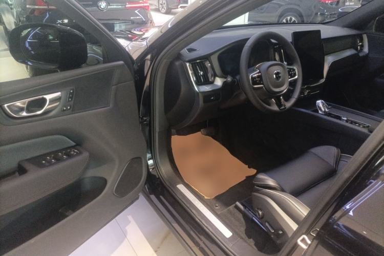 Used Volvo XC60 2026 B5 4x4 Smart Range Extreme Night Black Edition Driver Seat