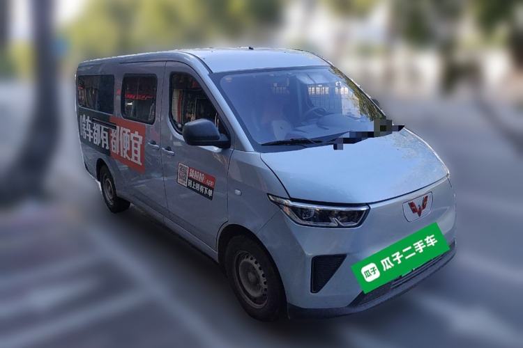 Used Wuling Yangguang 2025 Model 310KM Bus Edition—Customized by CATL
