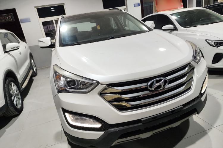 Used Hyundai Santa Fe 2015 2.4L Automatic Two-Wheel Drive Smart Version 5 Seats