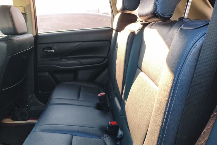 Used Mitsubishi Outlander 2018 2.0L Two-Wheel Drive Glory Edition 5 Seats
