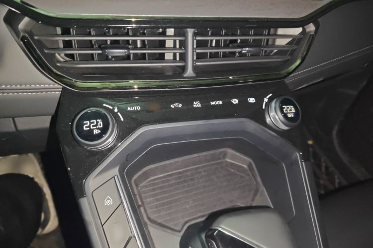 Used Lynk & Co 06 2023 Remix 1.5T JinPro Audio And AC Panel