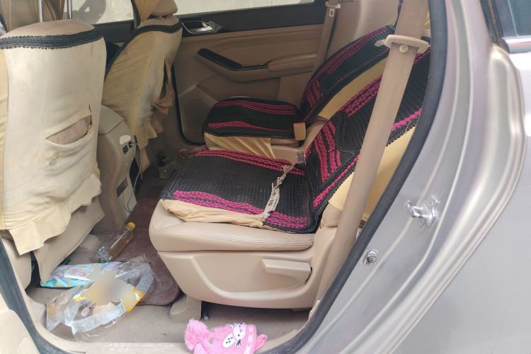 Used Baojun 730 2014 1.5L manual luxury trim 7 seats
