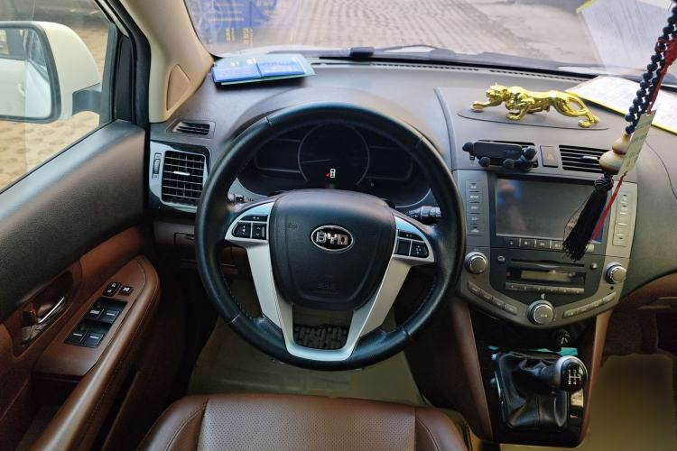 Used BYD S6 2014 2.0L Manual Luxury 5-Seater
