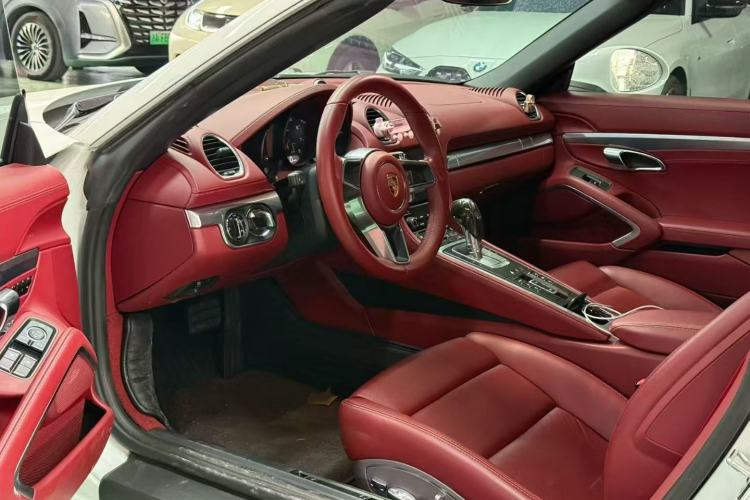 Used Porsche 718 2020 Boxster 2.0T Interior 2