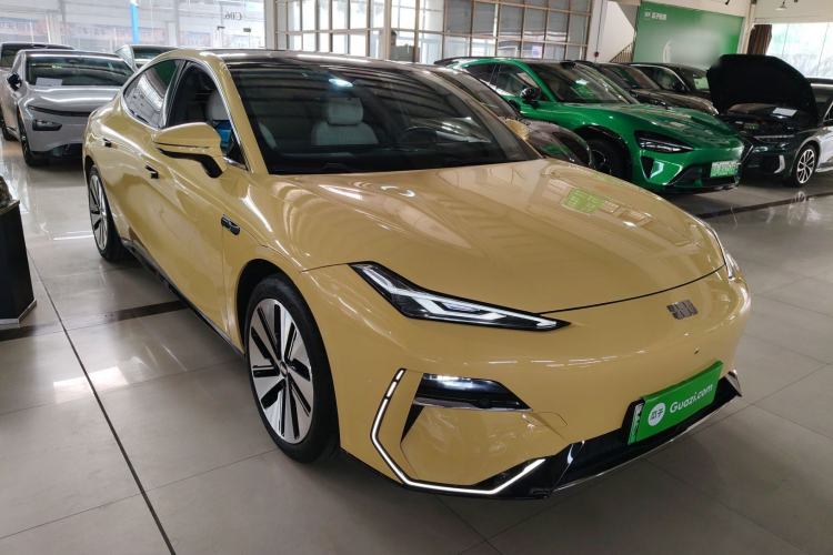 Used Geely Galaxy E8 2024 665 km Range Rear-Drive Starship Long-Range Version
