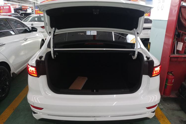 Used Geely Auto Emgrand 2025 4th Generation 1.5L CVT Flagship Version
