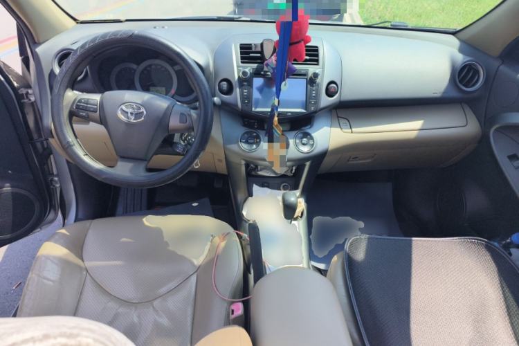 Used Toyota RAV4 2012 Luxurious 2.4L Automatic 4x4 with Stylish Features