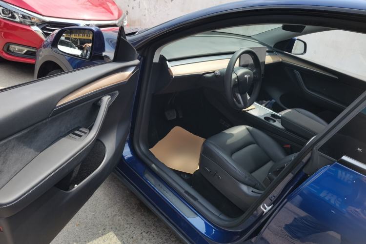 Used Tesla Model Y 2021 Long-Range All-Wheel-Drive Version
