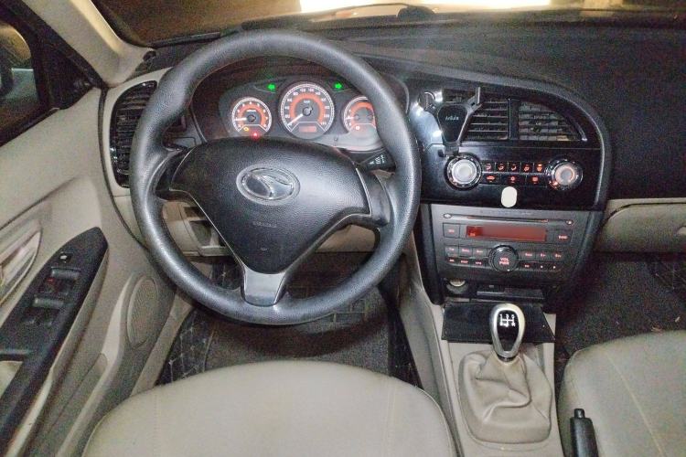 Used Soueast V3 Lingyue 2012 Revised Version 1.5L Manual Luxury Edition
