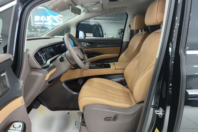 Used Denza D9 2023 DM-i 965 Luxury Model