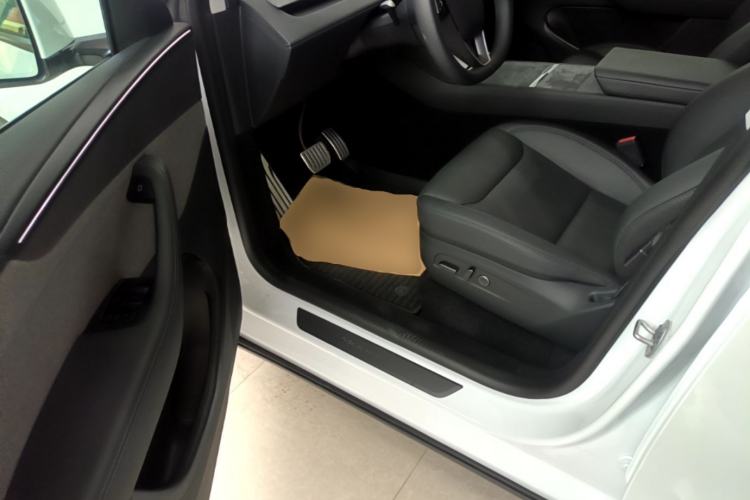 Used Tesla Model Y 2025 Rear-Wheel-Drive Version Driver Seat