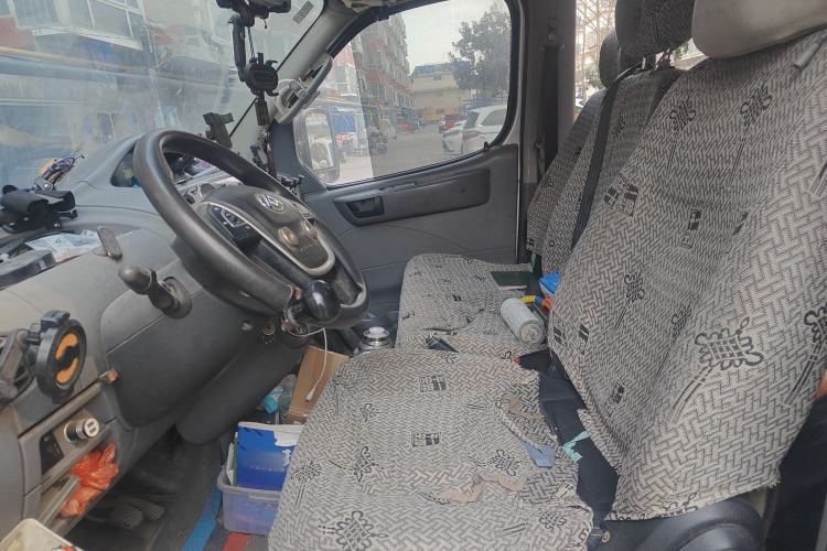 Used SAIC MAXUS Xintu V80 2019 2.5T Classic Model 6-Speed Manual Aotong Long Wheelbase Mid-Height 7-Seater