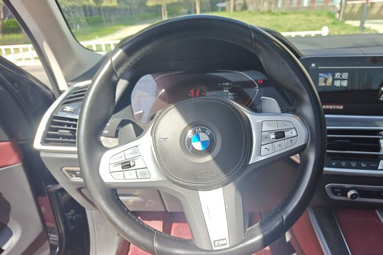 Used BMW X5 2022 Restyled xDrive 30Li Luxury Version M Sport Package Steering Wheel