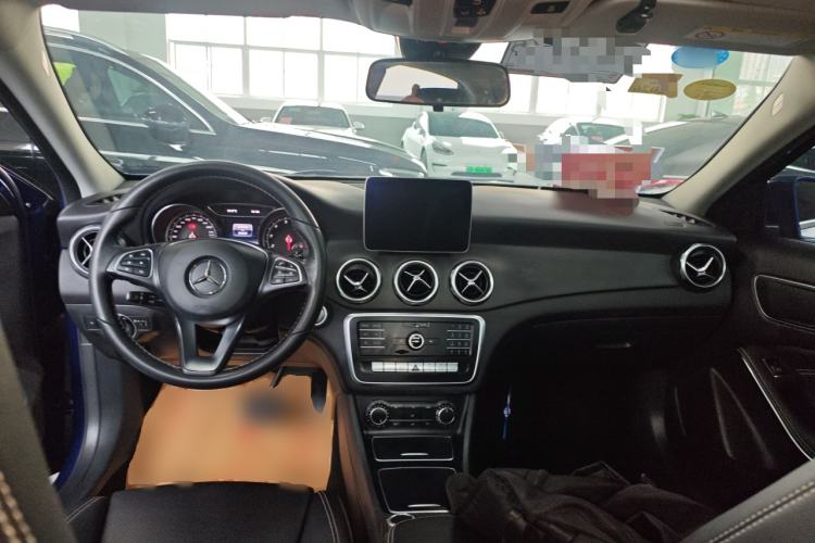 Used Mercedes-Benz GLA 2018 GLA 200 Sport Edition Center Console