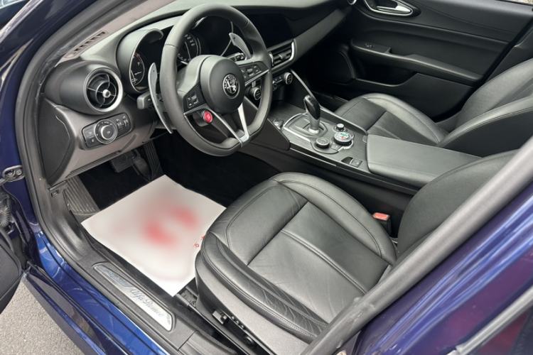 Used Alfa Romeo Giulia 2017 2.0T 280HP Luxury Edition
