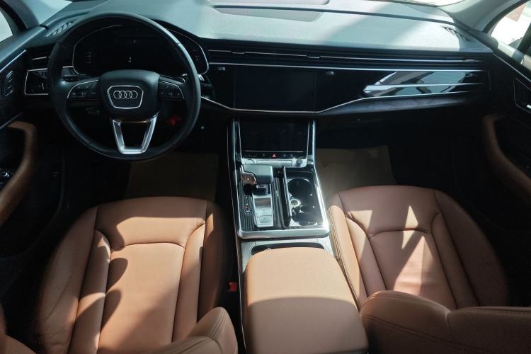 Used Audi Q7 2020 55 TFSI quattro S line sports model Center Console