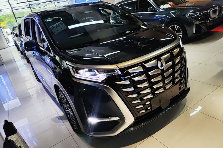 Used Denza D9 2022 DM-i 970 Four-Wheel Drive Prestige Model Front Right 45 Deg