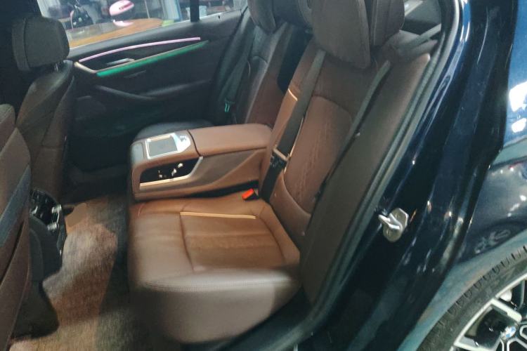 Used BMW 5 Series 2023 530Li Luxury Edition M Sport Package Left Rear Seat