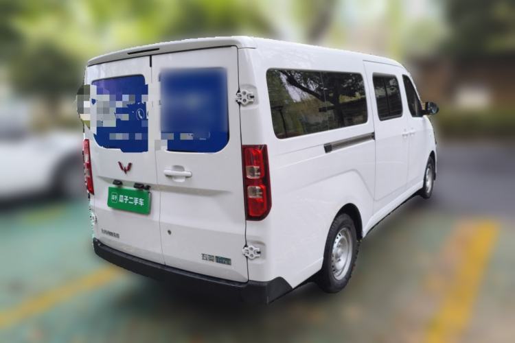 Used Wuling Yangguang 2024 300KM Comfort Version Passenger Van 75kW