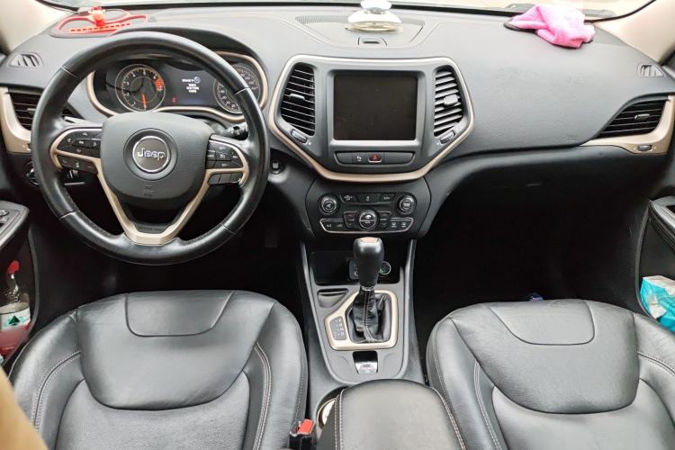 Used Jeep Cherokee 2017 2.0L Superior Edition