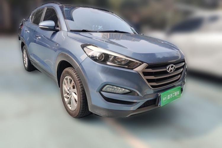 Used Hyundai Tucson 2015 1.6T Dual-Clutch Two-Wheel-Drive Smart Model Front Right 45 Deg