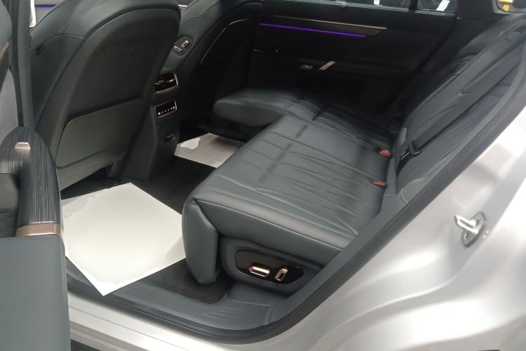 Used Dongfeng eπ eπ008 2025 210 Ultra Range-Extended Version 5 Seats Left Rear Seat