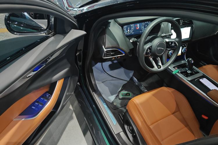 Used Jaguar XEL 2025 2.0T 250 PS R-DYNAMIC 90th Anniversary Edition