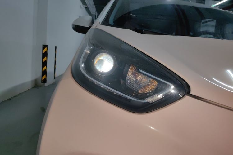 Used Chery Little Ant 2022 Restyled Version Sweet Pink Edition Half-Sugar Version 30.6 kWh 30 kW 301 km Right Front Headlight