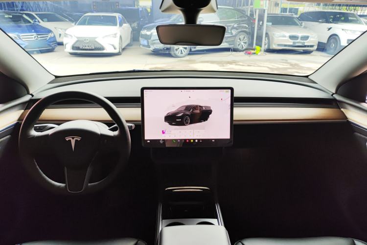 Used Tesla Model Y 2022 Long-Range All-Wheel-Drive Version Center Console