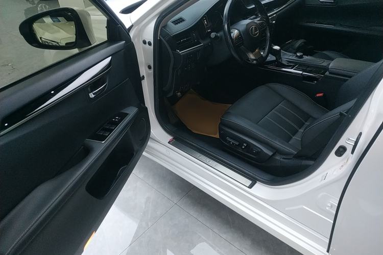 Used Lexus ES 2015 200 Elite Edition Driver Seat