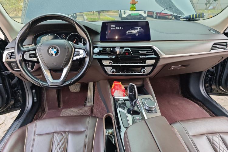 Used BMW 5 Series 2019 530Li Leading Model Luxury Package Center Console