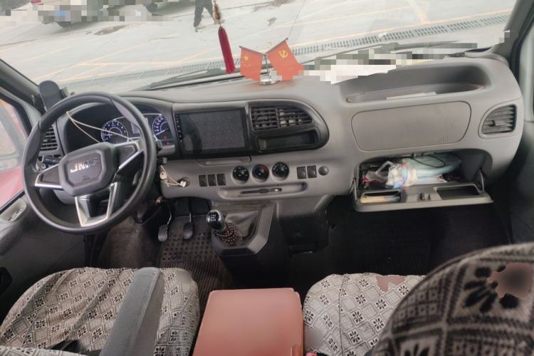 Used JMC Transit 2019 2.8T Commercial Version Long Wheelbase Mid-Roof 6-Seater Rear Single Tire China VI Emission Standard – JX493 Center Console