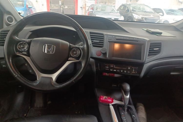 Used Honda Civic 2014 1.8L automatic luxury edition Center Console