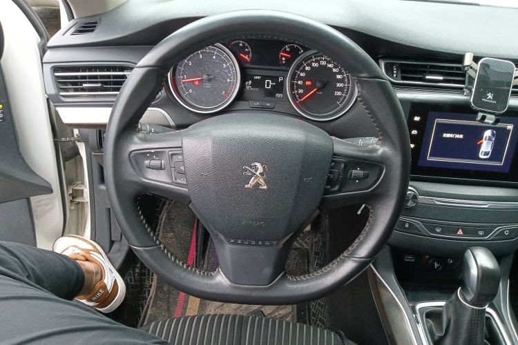 Used Peugeot 408 2015 1.2T Automatic Luxury Edition Steering Wheel