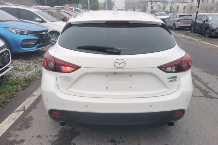 Used Mazda 3 Axela 2016 Hatchback 2.0L Automatic Sport Model
