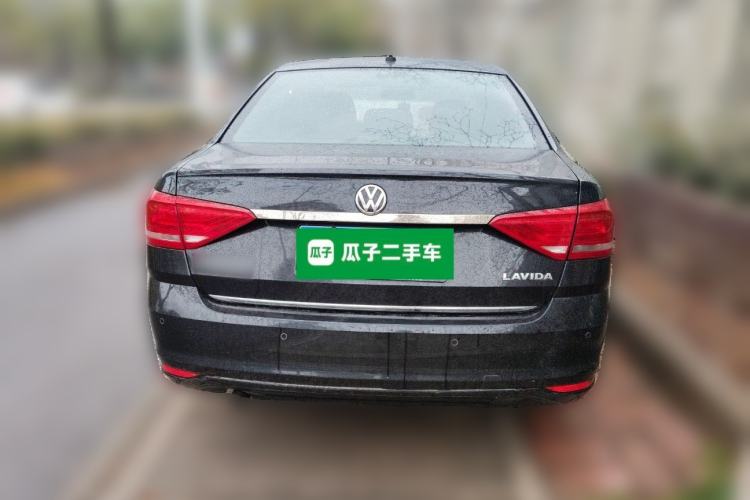 Used Volkswagen Lavida 2015 1.6L Manual Fashion Edition
