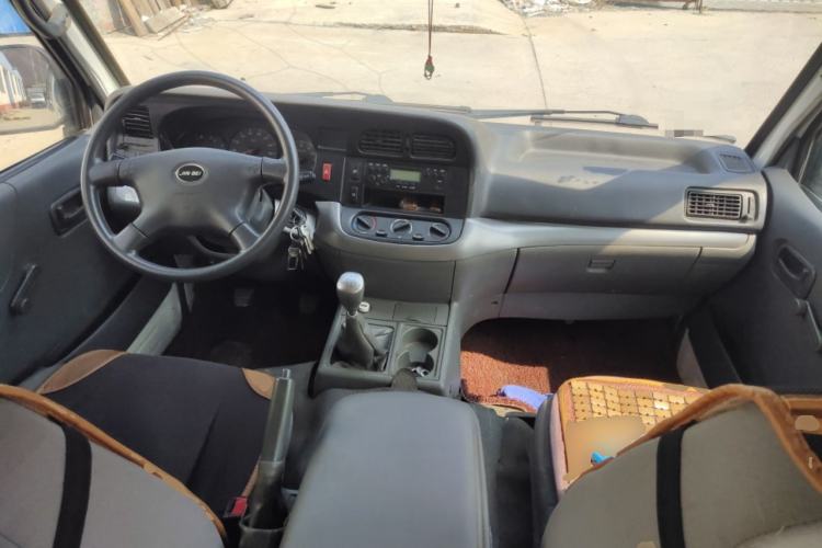 Used Jinbei Hiace 2014 2.0L Fifth-Generation Xiangyun Comfort Type 1 4G21C Center Console