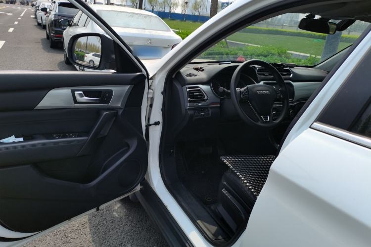 Used Haval H2 2018 Chuanxiang Edition Blue Badge 1.5T Dual-Clutch Two-Wheel Drive Fashionable Model Driver Seat